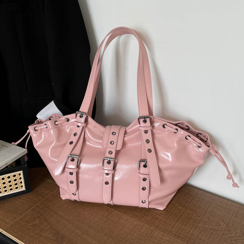 Y2K Gothic Nieten-Schultertasc – Women Bags On Sale Bewertung und Preis